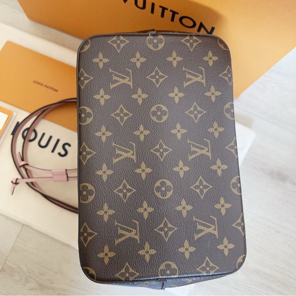 Louis Vuitton NéoNoé Pink Leather Bucket Handbag - Picture 6 of 10